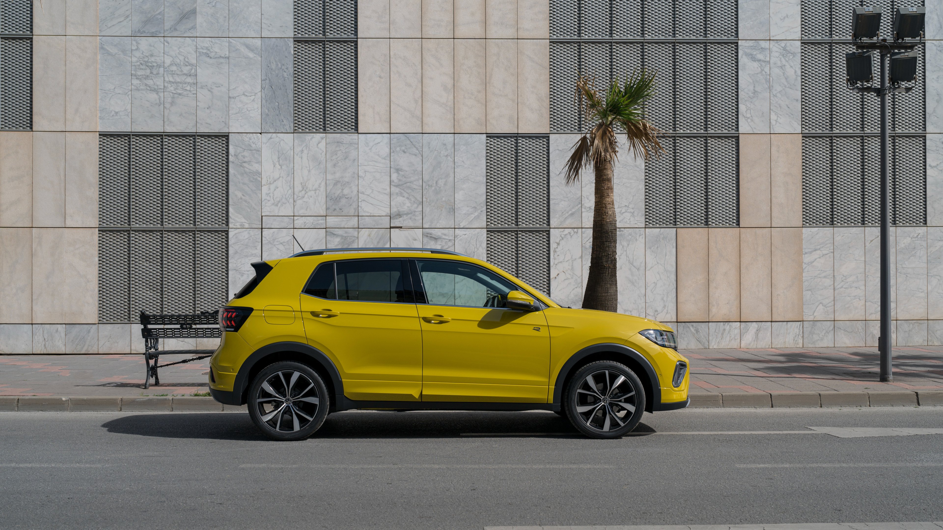 Detailbild 1: Volkswagen T-Cross R-Line 1.0 l TSI OPF 85 kW (116 PS)